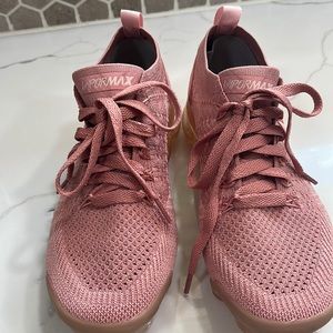 Women’s Nike Vapormax shoes size 6.5